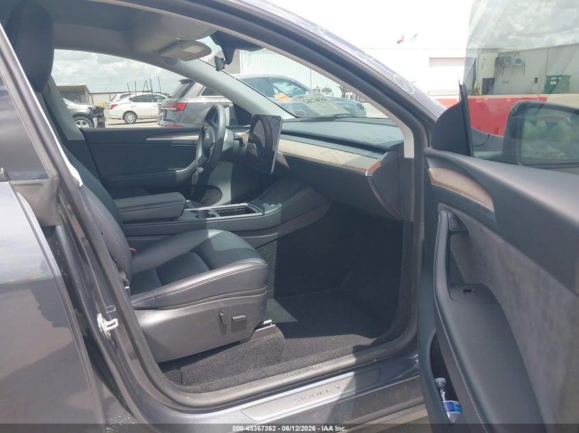 TESLA MODEL Y - zdjęcie 5