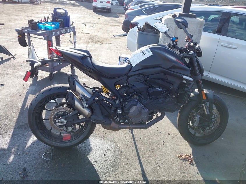 2022 Ducati Monster VIN: ZDMMAMDTXNB006172 Lot: 45367490