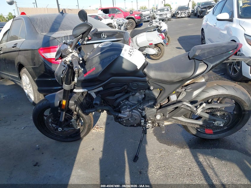 2022 Ducati Monster VIN: ZDMMAMDTXNB006172 Lot: 45367490