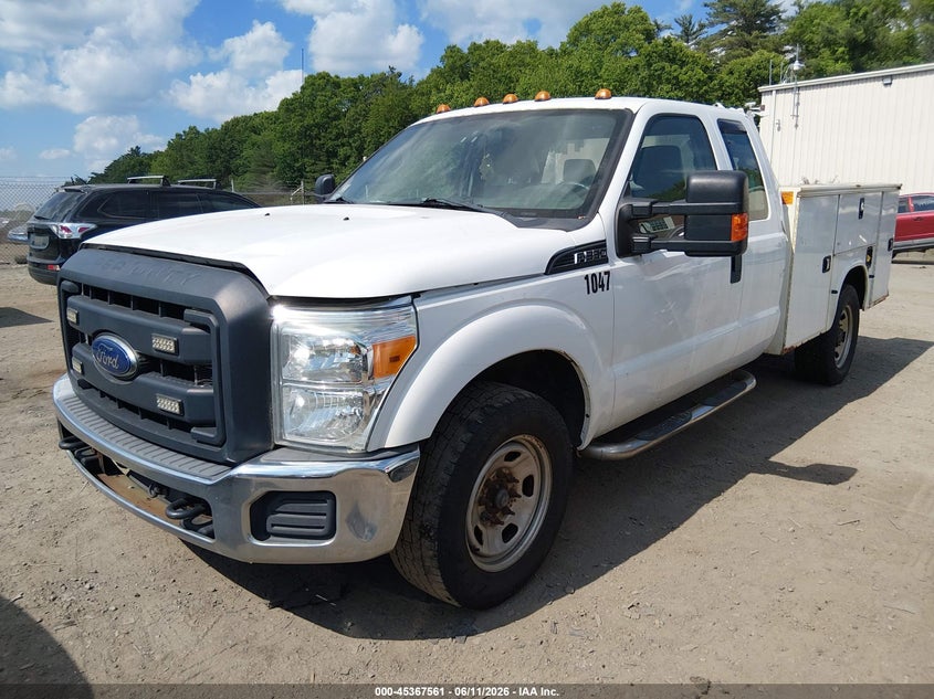 2016 Ford F-350 Chassis Xl 1FD8X3E64GEA17017 photo 1