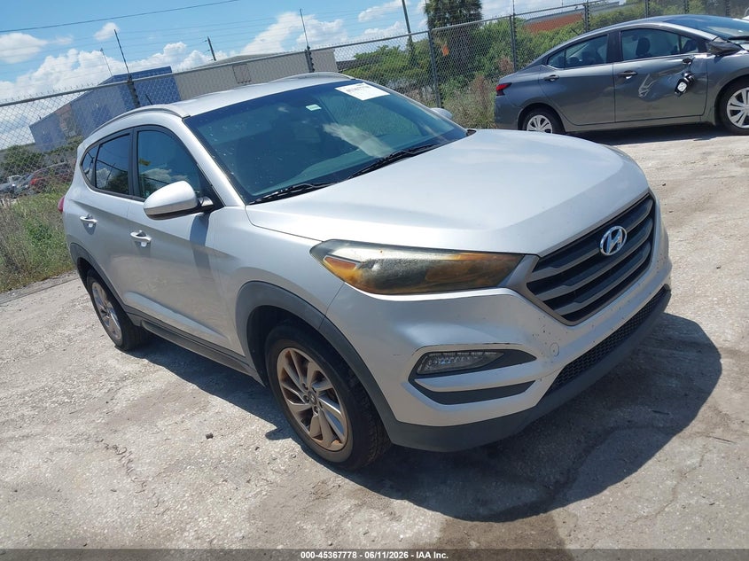 2016 HYUNDAI TUCSON SE