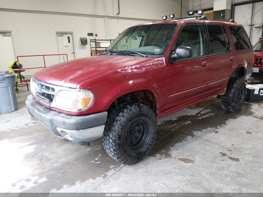 2000 Ford Explorer, Normal Wear & Tear, IAAI, VIN 1FMZU73XXYZA13189 — photo 2