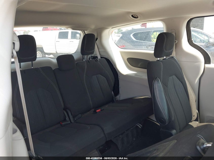 2022 CHRYSLER VOYAGER auction photo 8
