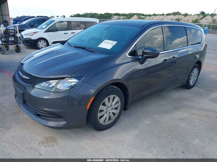 2020 CHRYSLER VOYAGER auction photo 2