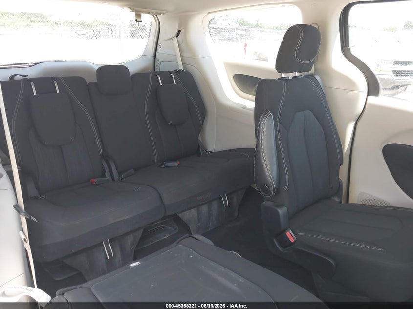 2022 CHRYSLER VOYAGER auction photo 8