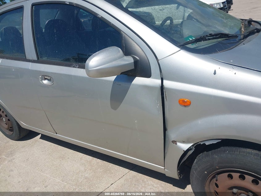 2004 CHEVROLET AVEO auction photo 6