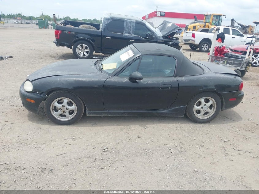 2000 Mazda Mx-5 Miata Ls/Special Edition VIN: JM1NB3532Y0152846 Lot: 45369056