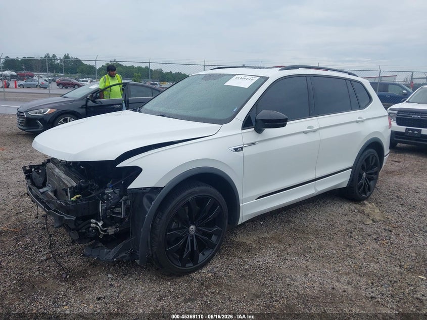 2020 VOLKSWAGEN TIGUAN auction photo 2