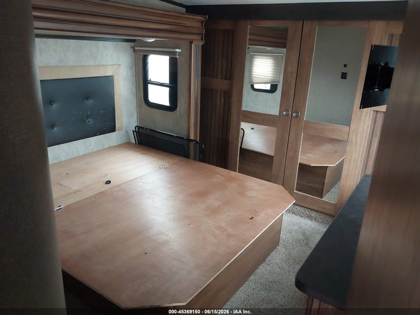 2015 KEYSTONE 351BH MONTANA auction photo 5