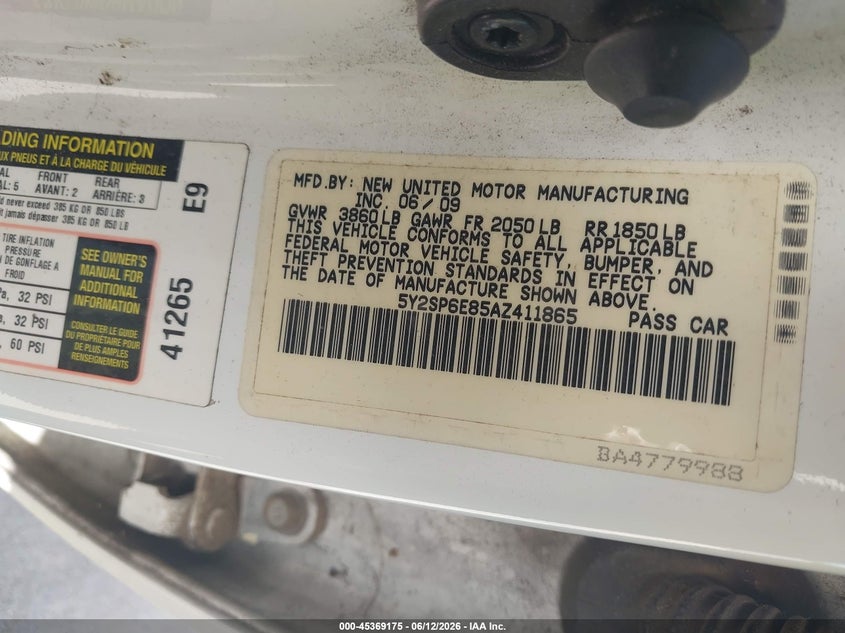 2010 Pontiac Vibe VIN: 5Y2SP6E85AZ411865 Lot: 45369175