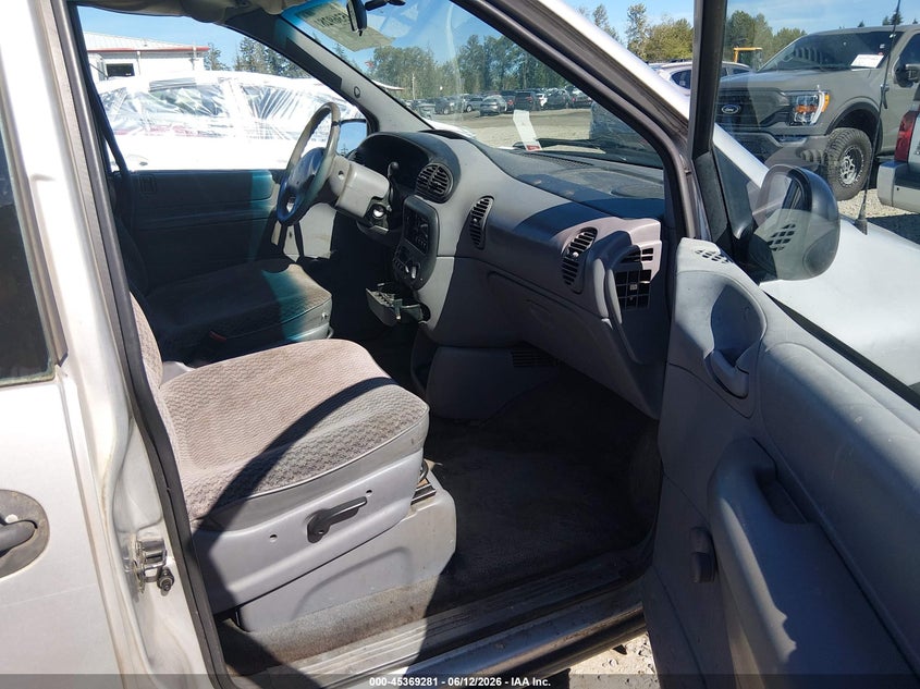 2000 Chrysler Voyager VIN: 2C4FJ25B6YR898697 Lot: 45369281