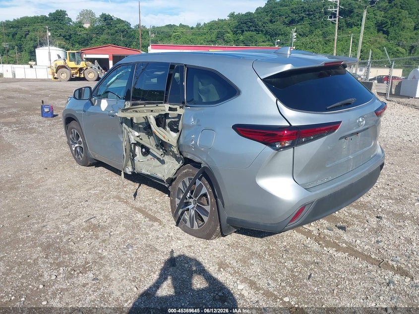 2021 TOYOTA HIGHLANDER auction photo 3