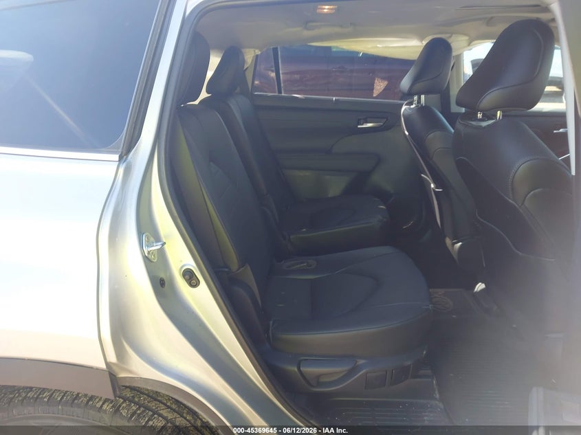 2021 TOYOTA HIGHLANDER auction photo 8