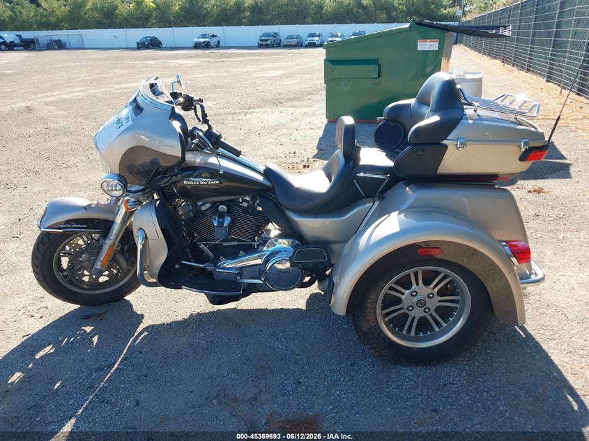 2018 Harley-Davidson Flhtcutg Tri Glide Ultra VIN: 1HD1MAD13JB854714 Lot: 45369693