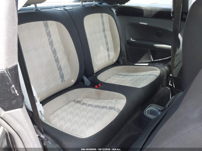 2018 Volkswagen Beetle 2.0T Coast/2.0T S VIN: 3VWFD7AT5JM705002 Lot: 45369898