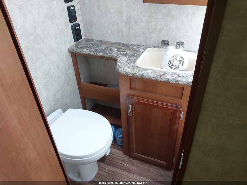 2015 AVENGER TRAVEL TRAILER auction photo 7
