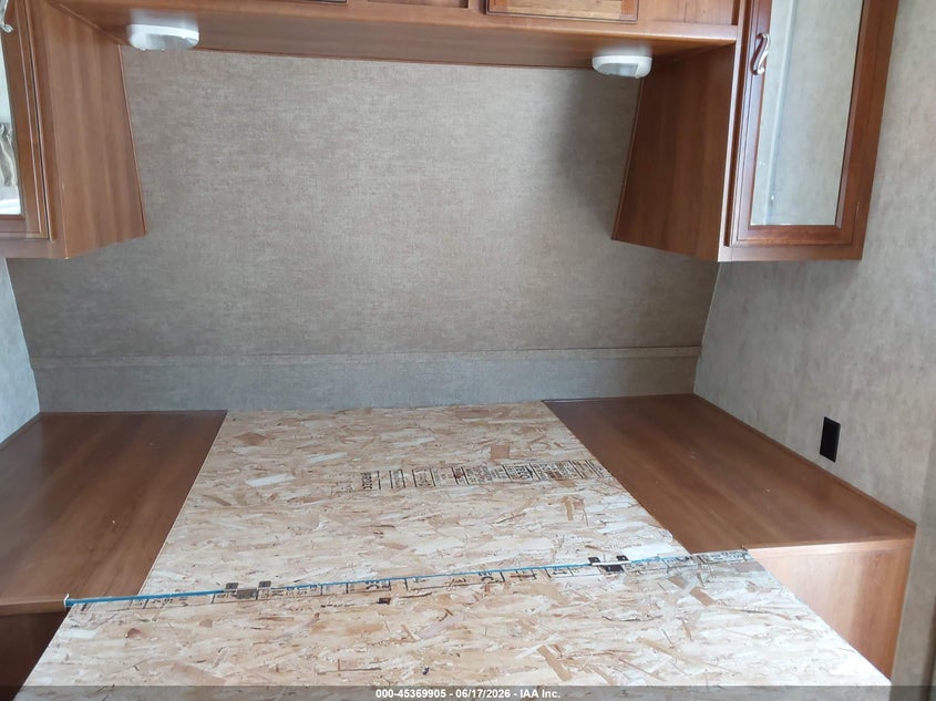 2015 AVENGER TRAVEL TRAILER auction photo 8