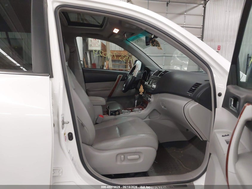 2011 TOYOTA HIGHLANDER auction photo 5