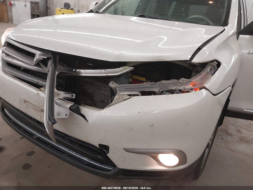 2011 TOYOTA HIGHLANDER auction photo 6
