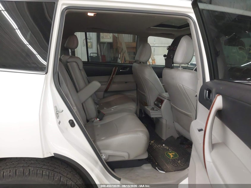 2011 TOYOTA HIGHLANDER auction photo 8