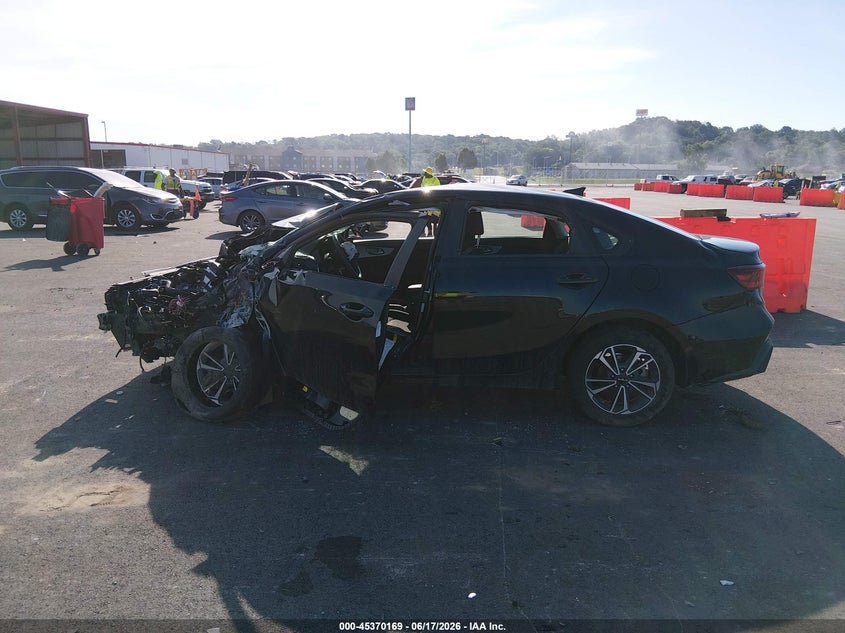 2024 Kia Forte Lxs VIN: 3KPF24AD5RE733792 Lot: 45370169