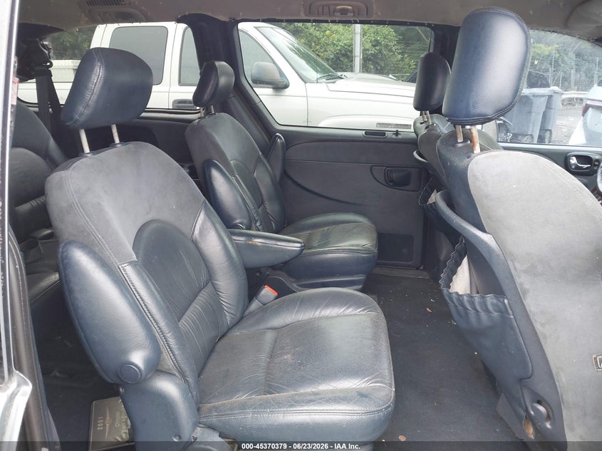 2001 Chrysler Town & Country Limited VIN: 2C8GP64L51R207829 Lot: 45370379