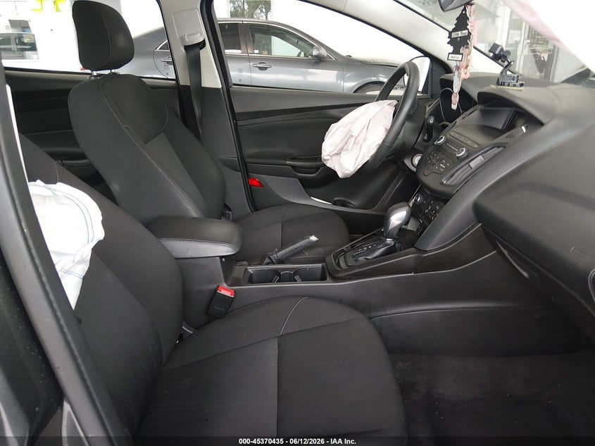 VIN 1FADP3K27JL236387 2018 FORD FOCUS SE