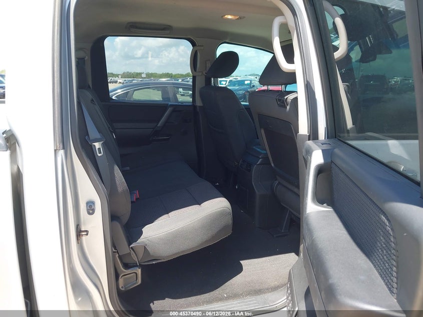 2011 NISSAN TITAN auction photo 8
