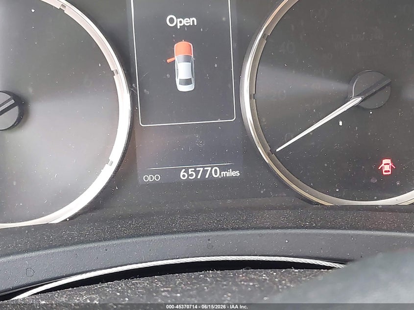 2017 LEXUS IS 200T · Фото 15