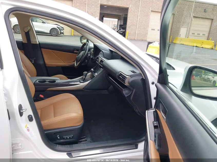 2017 LEXUS IS 200T · Фото 5