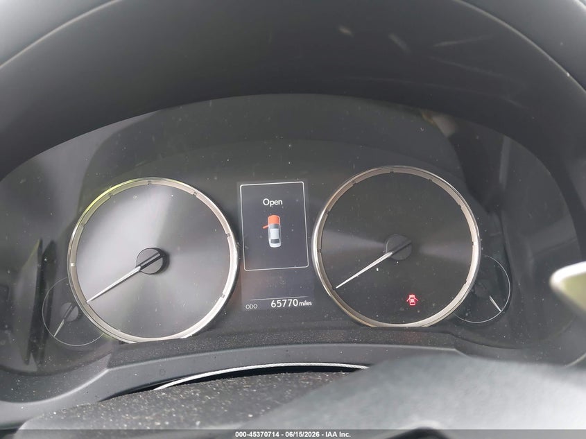 2017 LEXUS IS 200T · Фото 7