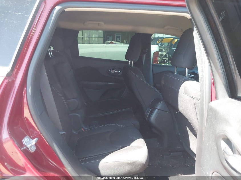 2017 JEEP CHEROKEE auction photo 8