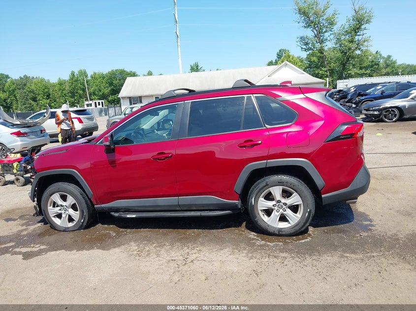 VIN 2T3P1RFV5MW189930 2021 TOYOTA RAV4 XLE