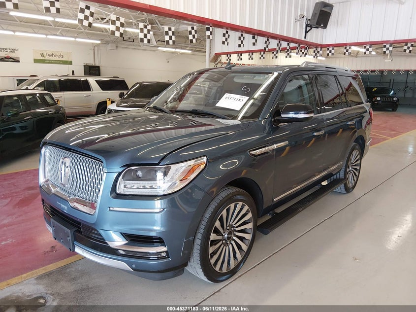 5LMJJ2LT7JEL20187 2018 Lincoln Navigator Reserve photo 1