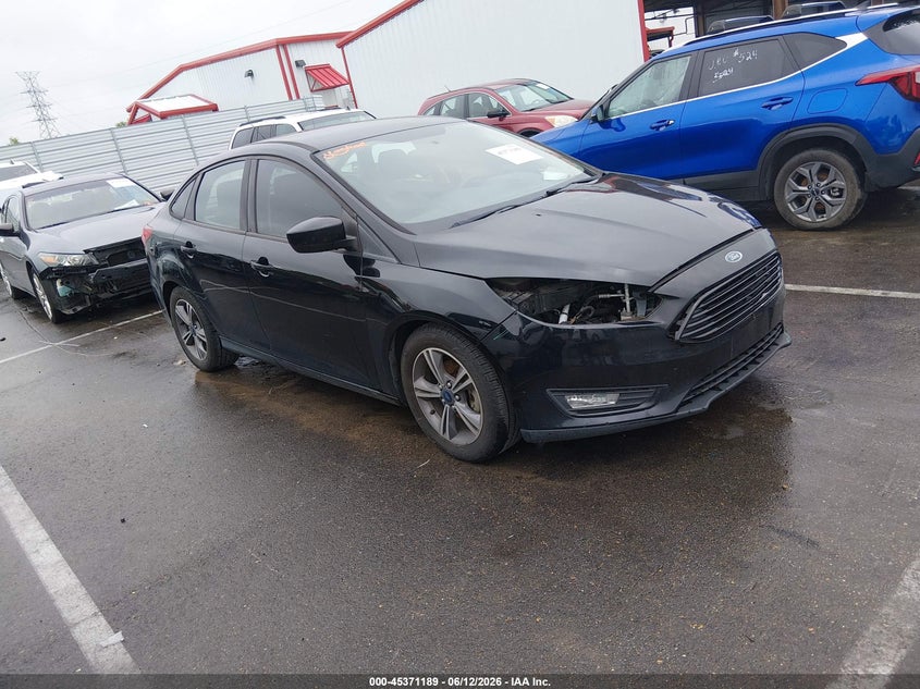 Vin: 1fadp3f21jl220289, lot: 45869175, ford focus se 2018 img_1