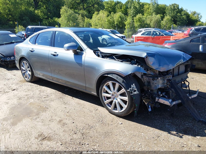 2017 VOLVO S90 T6 MOMENTUM