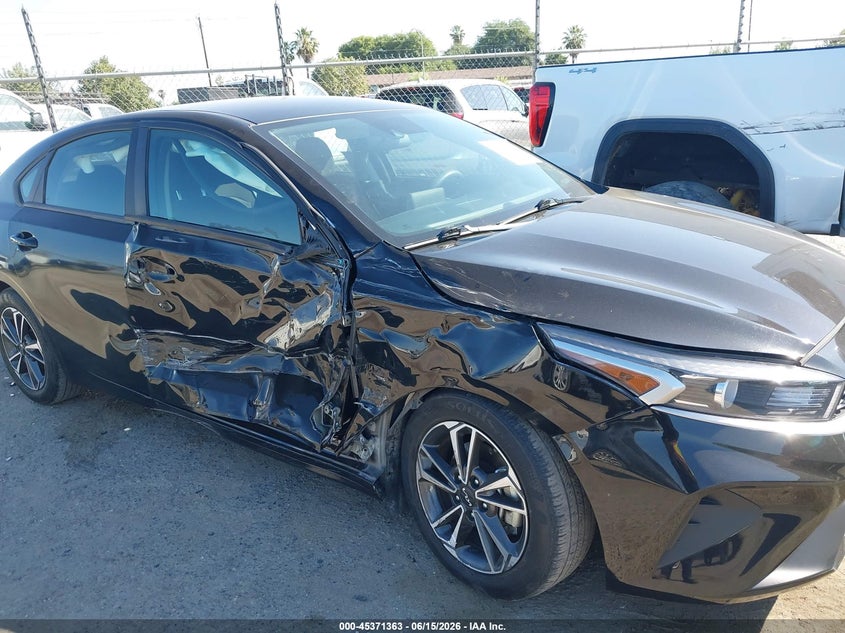 VIN 3KPF24AD2PE616684 2023 KIA FORTE LXS