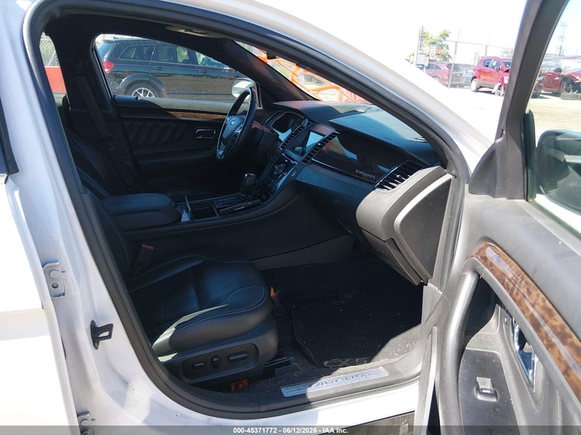 2019 FORD TAURUS auction photo 5