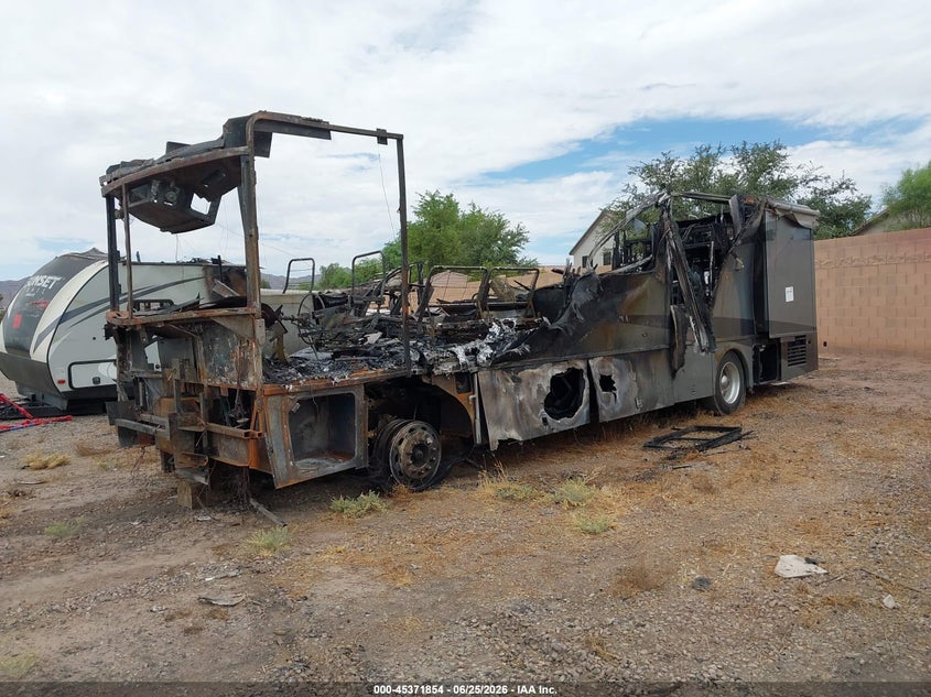 2004 FREIGHTLINER CHASSIS auction photo 2