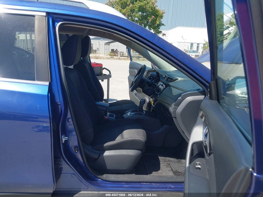 VIN KNMAT2MT5KP551627 2019 NISSAN ROGUE SV