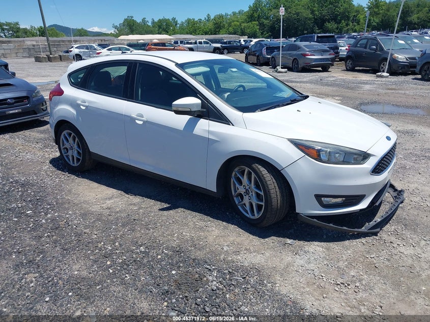 Vin: 1fadp3k2xfl318508, lot: 45869958, ford focus se 2015 img_1