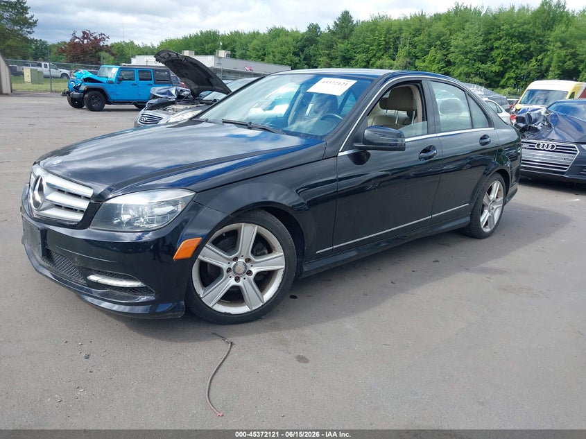 2011 Mercedes-Benz C 300 Luxury 4matic/Sport 4matic WDDGF8BB6BR182169 photo 1