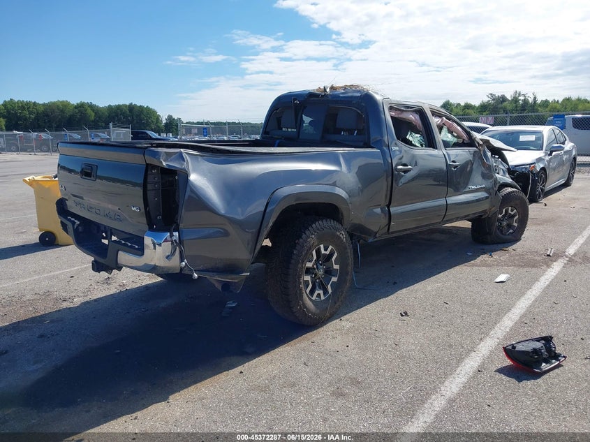 2017 TOYOTA TACOMA auction photo 4