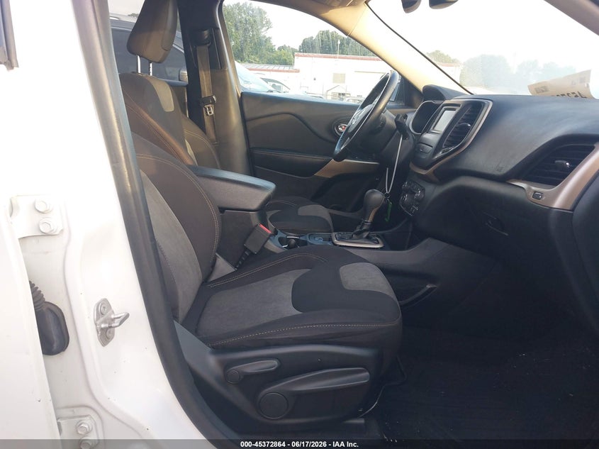 2018 JEEP CHEROKEE auction photo 5