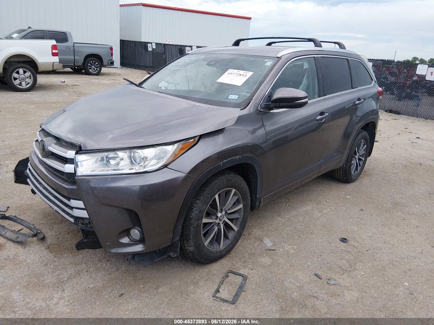 2018 TOYOTA HIGHLANDER auction photo 2