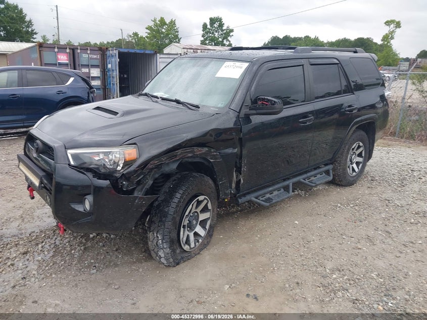 2019 Toyota 4Runner, Left Front, IAAI, VIN JTEBU5JR6K5726731 — photo 2