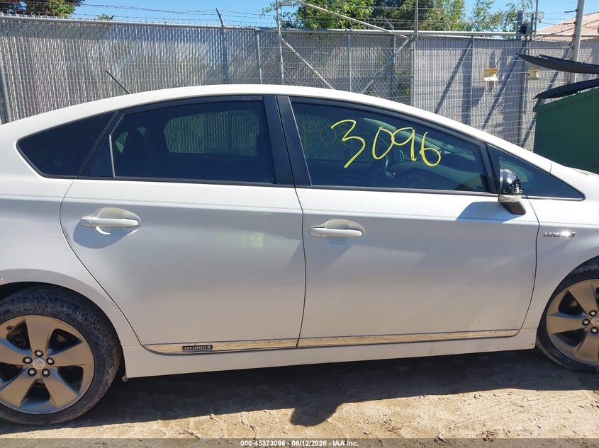 TOYOTA PRIUS - zdjęcie 13