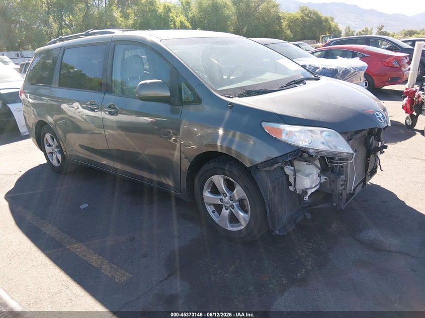 2012 Toyota Le V6 8 Passenger