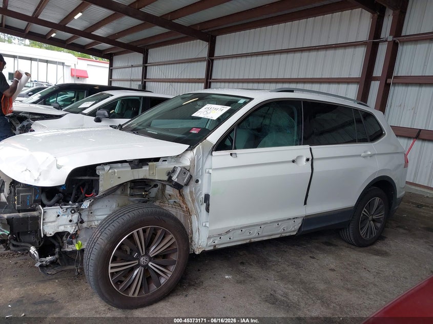 2019 Volkswagen Tiguan 2.0T Se/2.0T Sel/2.0T Sel R-Line/2.0T Sel R-Line Black VIN: 3VV3B7AX4KM104858 Lot: 45373171