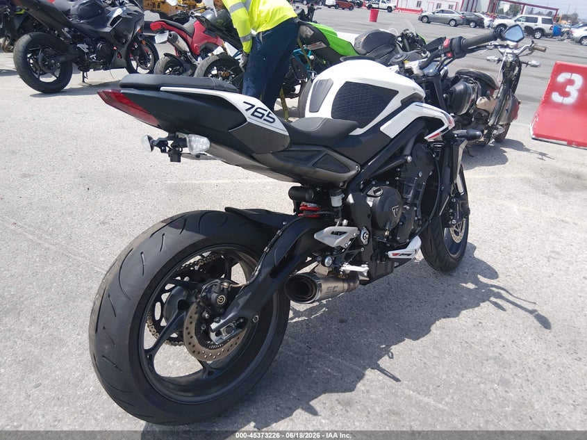 2025 TRIUMPH MOTORCYCLE STREET TRIPLE auction photo 4